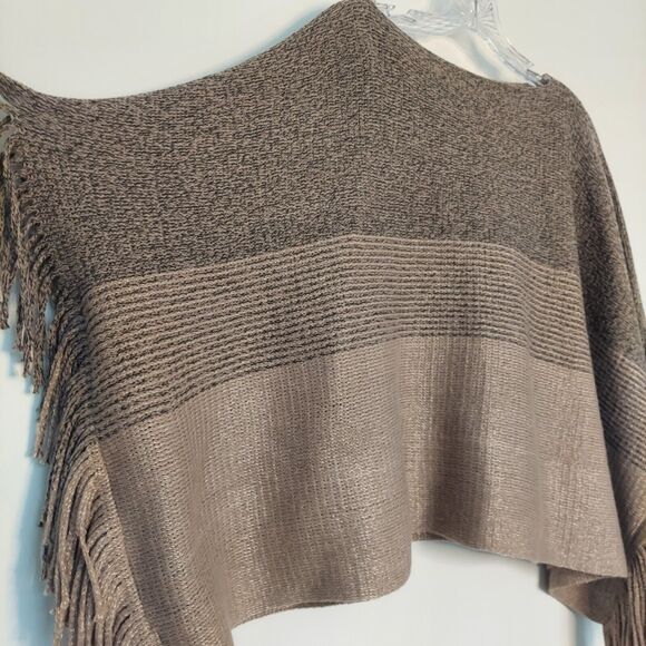 Francesca's Knit Poncho Fringe Pullover Sweater Tan Beige Shawl One Size - Picture 3 of 9